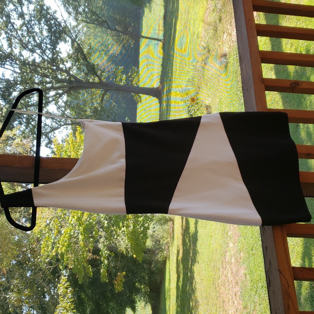 Forever 21 One shoulder black and white dress